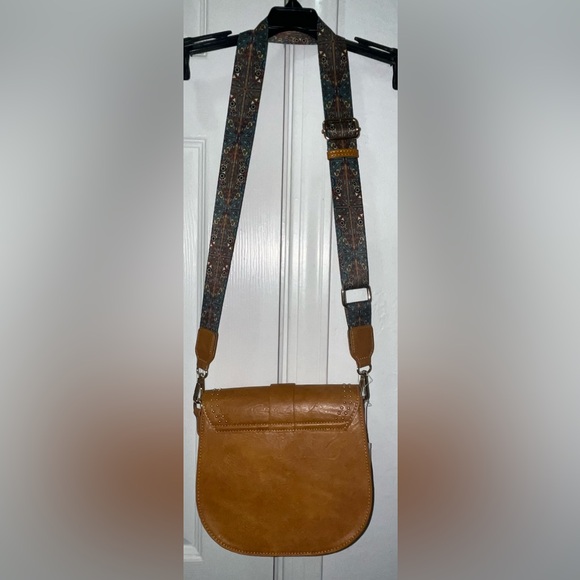 NWT Purse Lux Cognac Crossbody w/Stud Details & printed Guitar Strap - Picture 2 of 7